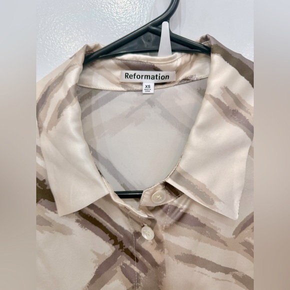 *New with Tags* Reformation Sky Relaxed Silk Top XS - Picture 6 of 8